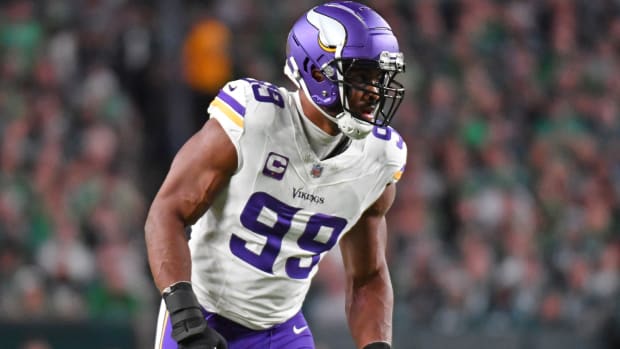 Vikings linebacker Danielle Hunter lines up before a snap during a game.